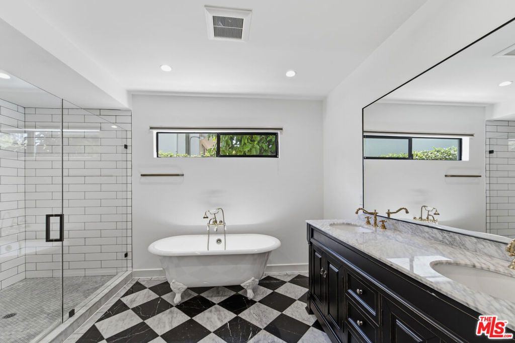 393 N Huntley Drive - Photo 5