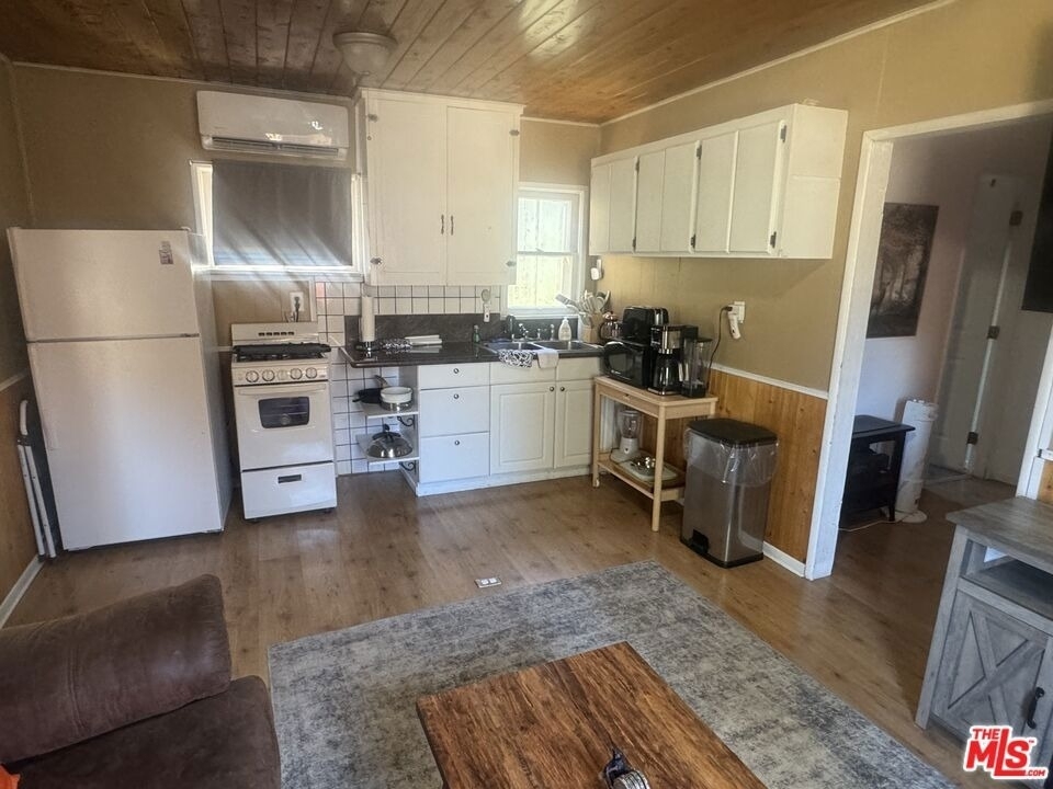 208 E Mountain View Boulevard - Photo 5