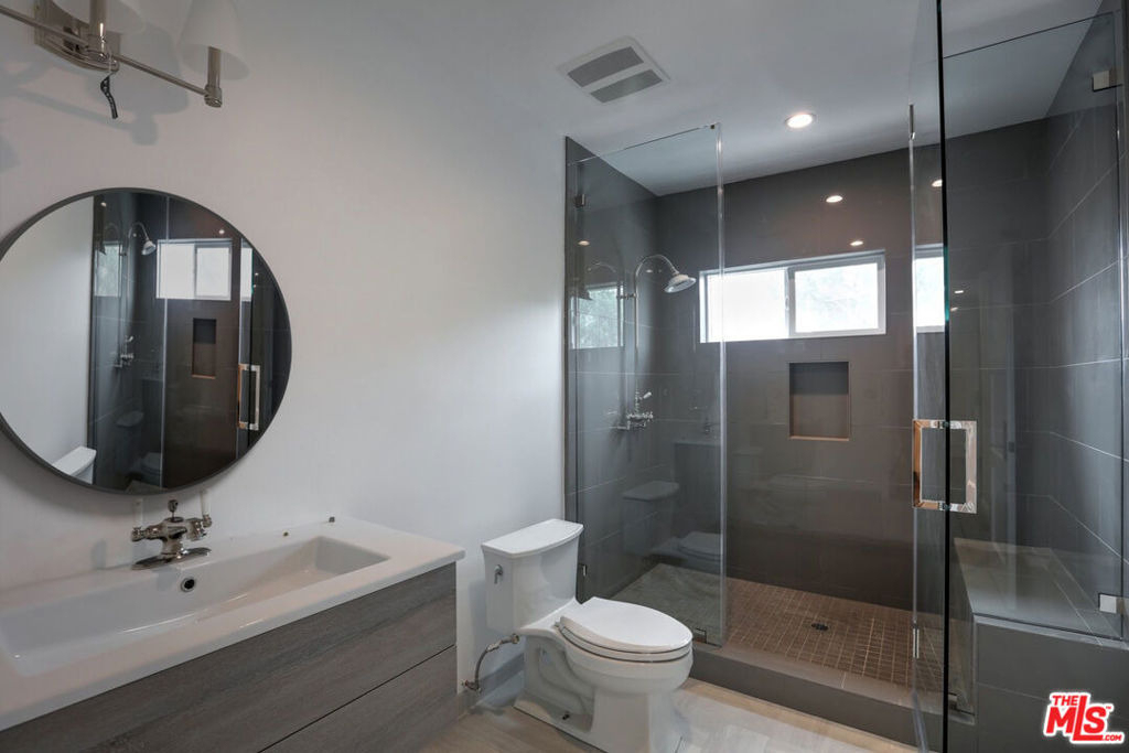 1105 Alta Loma Road - Photo 4