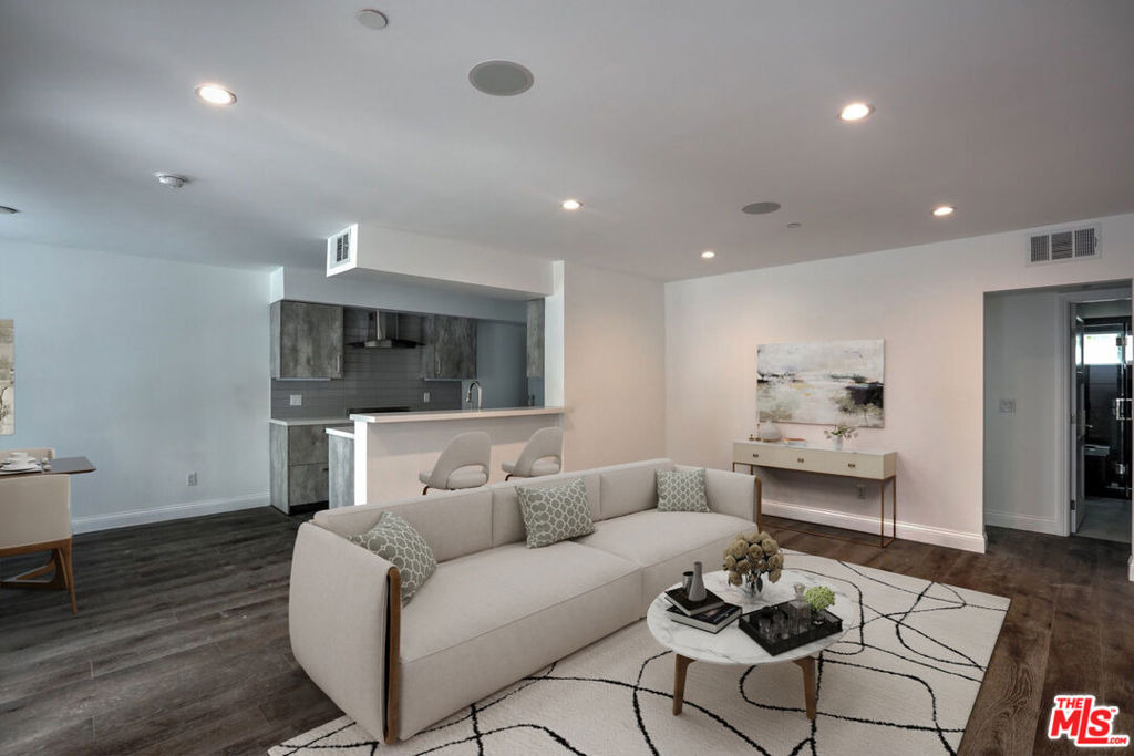 1105 Alta Loma Road - Photo 3