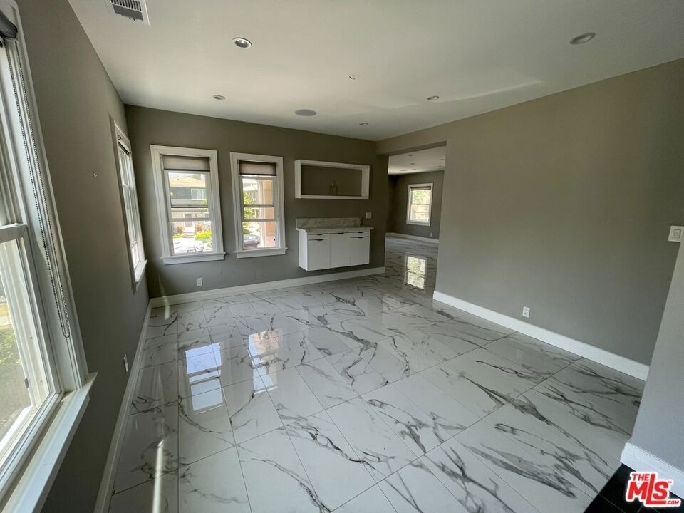 842 S Wooster Street - Photo 4