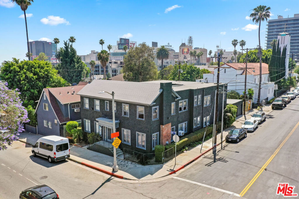 1777 N Gower Street - Photo 5