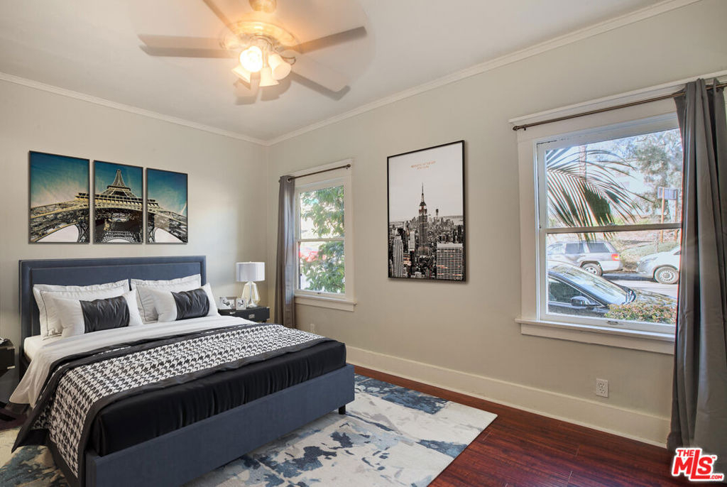 1777 N Gower Street - Photo 4
