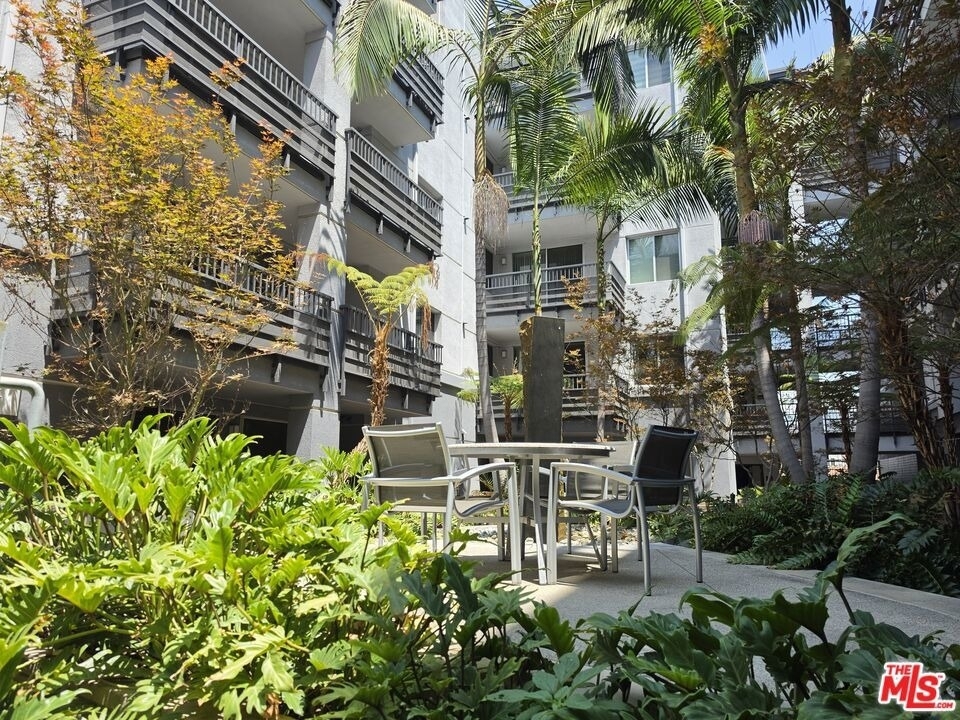 629 Traction Avenue - Photo 8