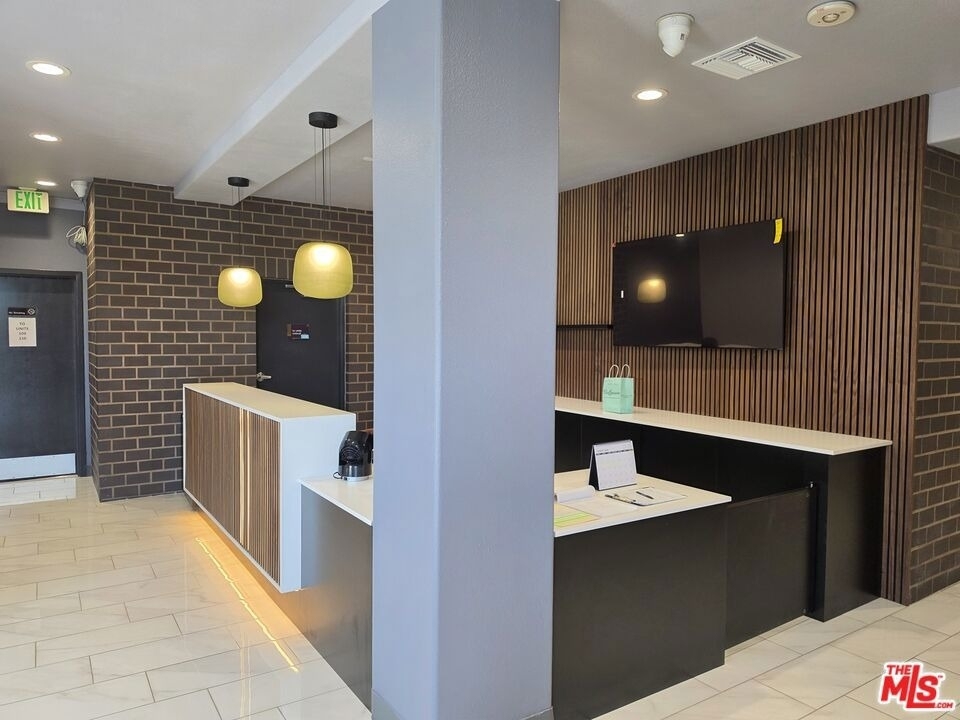 629 Traction Avenue - Photo 2