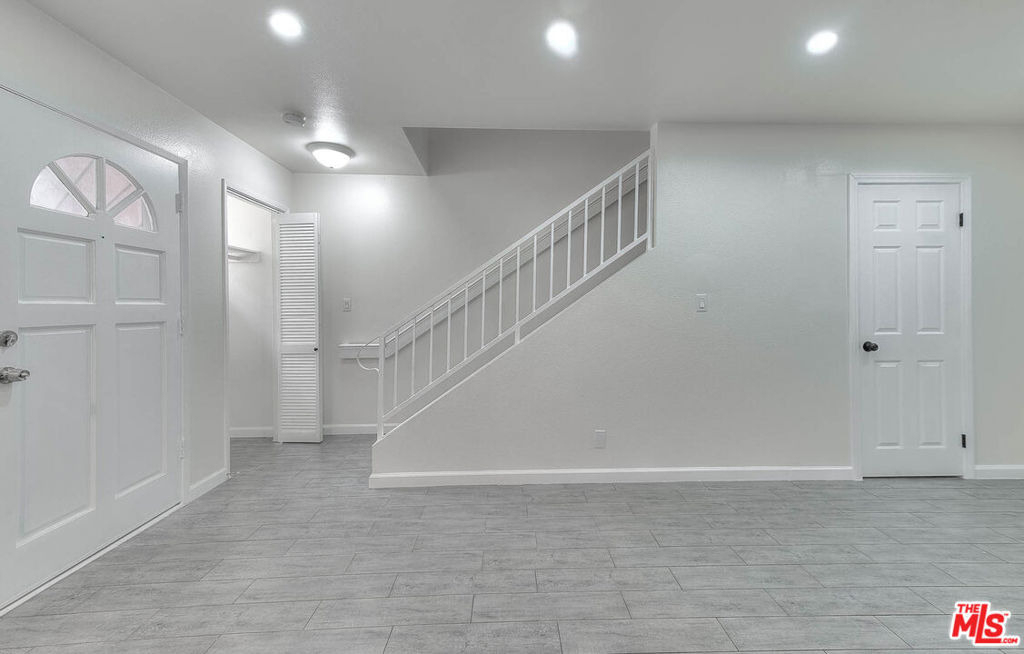 13810 Funston Avenue - Photo 10