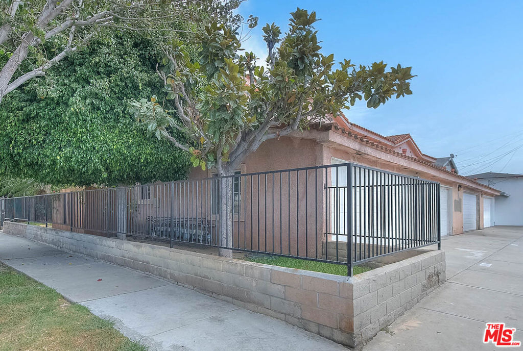 13810 Funston Avenue - Photo 23