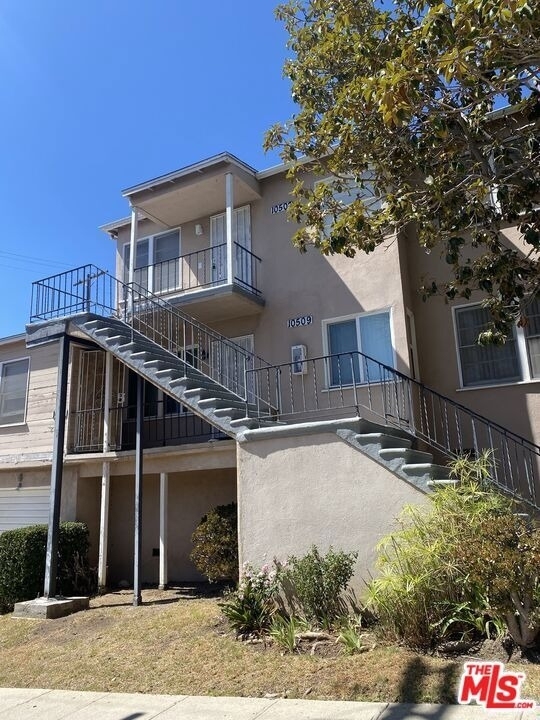 10503 Missouri Avenue - Photo 0