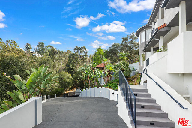 3373 Coldwater Canyon Avenue - Photo 2