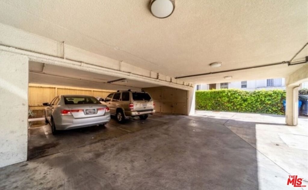 138 S St Andrews Place - Photo 13