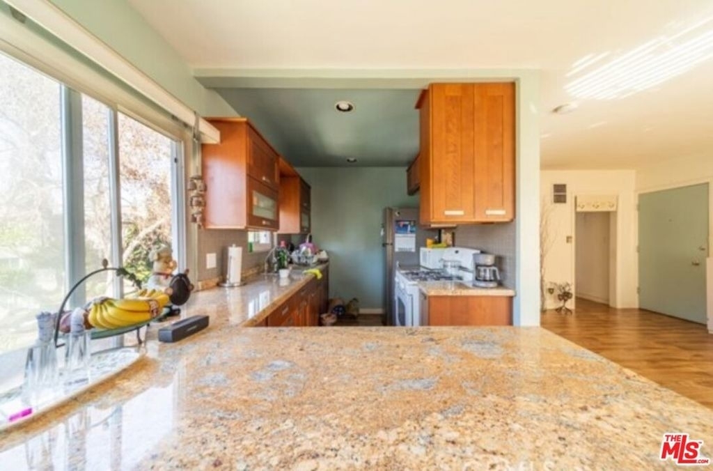 138 S St Andrews Place - Photo 6