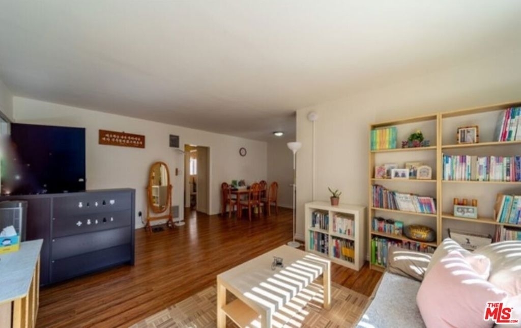 138 S St Andrews Place - Photo 8