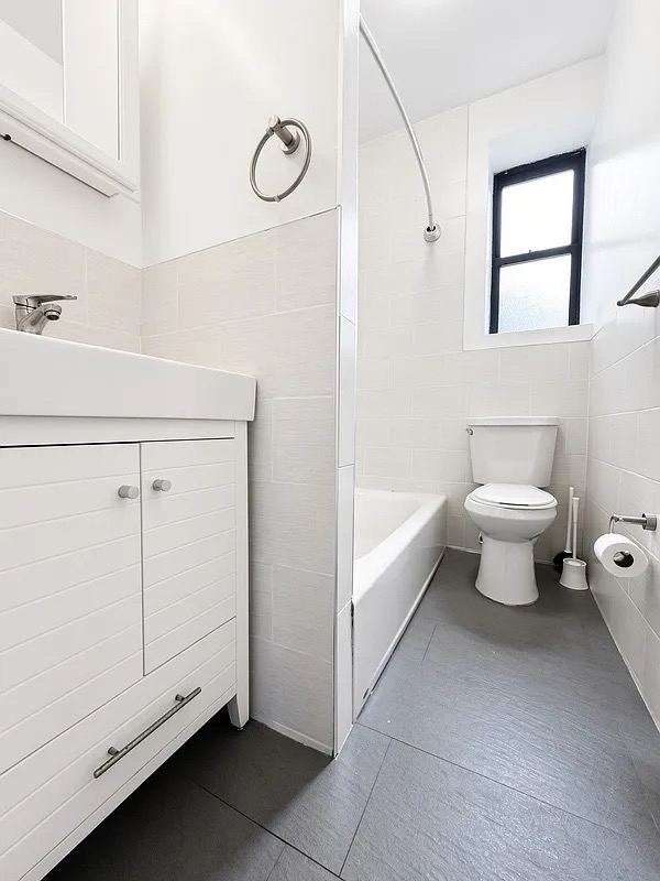 405 West 45th Street - Photo 4