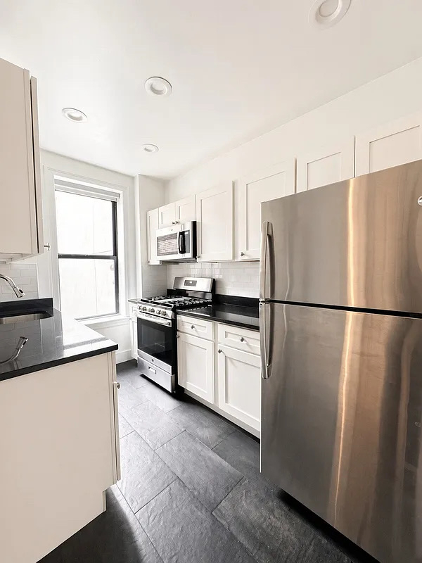 405 West 45th Street - Photo 2