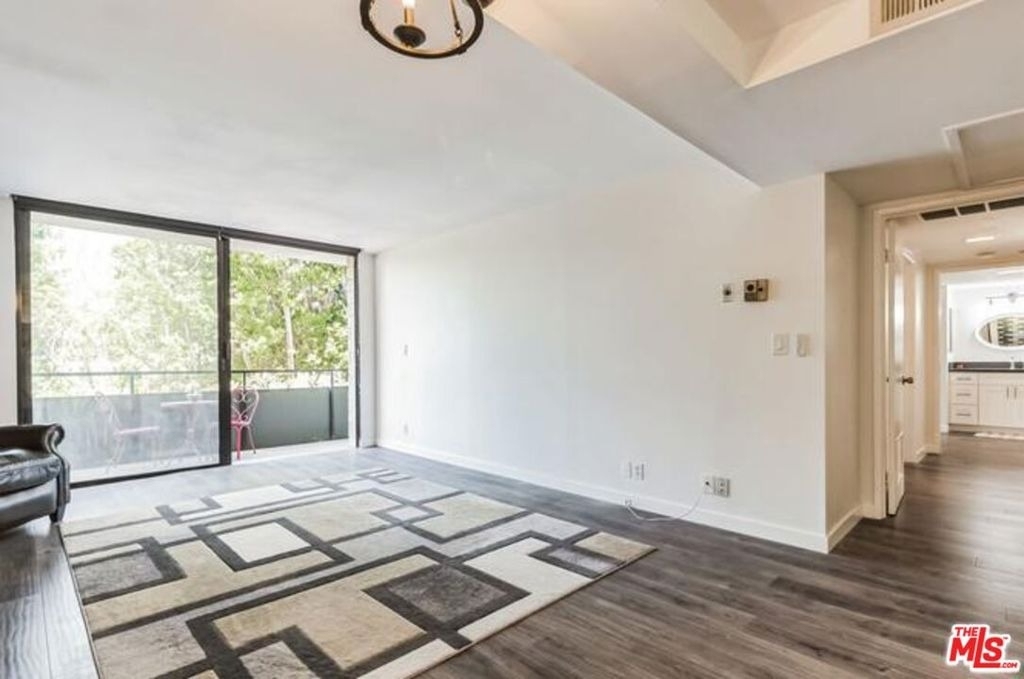 10535 Wilshire Boulevard - Photo 11