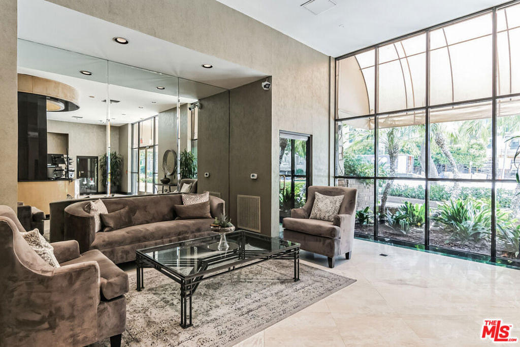 10535 Wilshire Boulevard - Photo 2