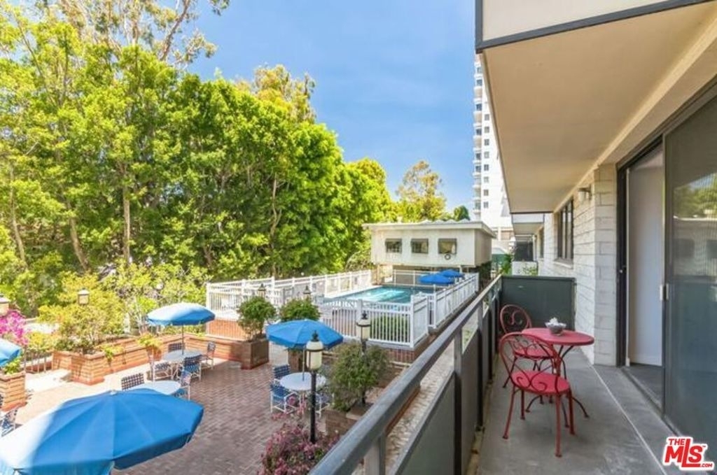 10535 Wilshire Boulevard - Photo 1