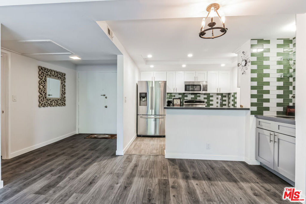 10535 Wilshire Boulevard - Photo 3