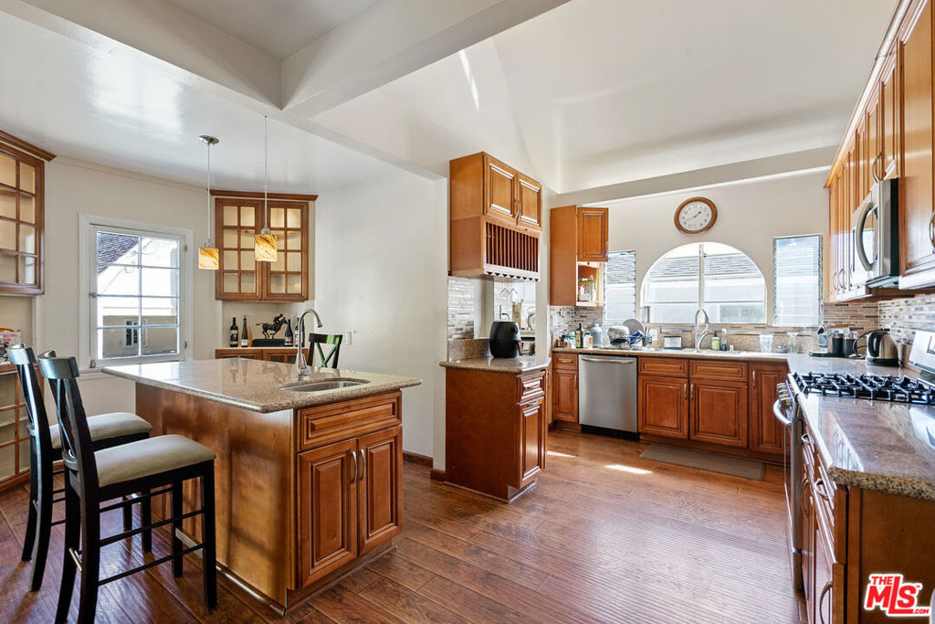 10530 Kinnard Avenue - Photo 3