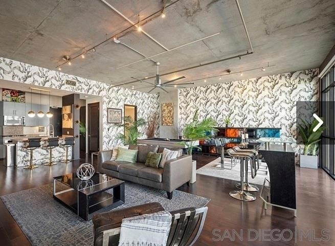 527 10th Ave - Photo 2