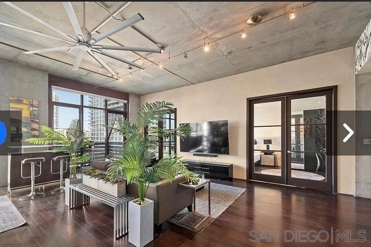 527 10th Ave - Photo 0