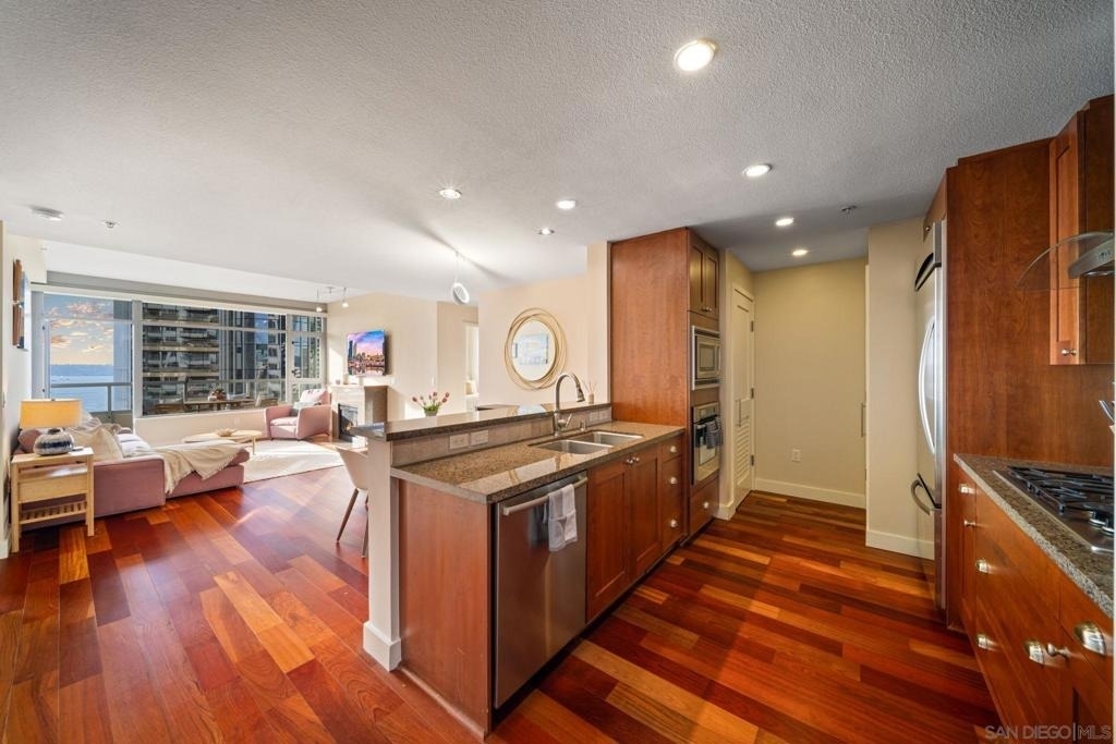 700 W E St - Photo 12