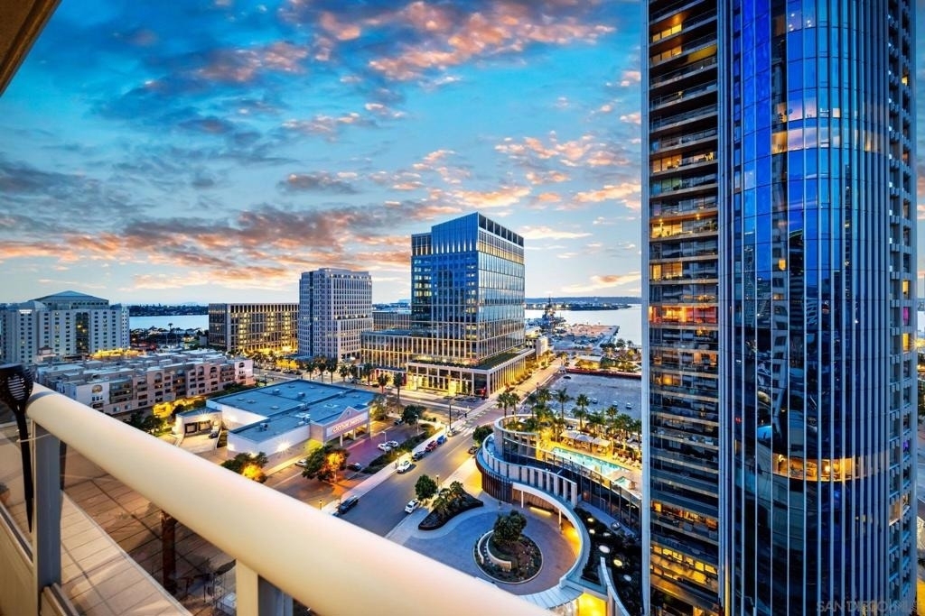 700 W E St - Photo 33