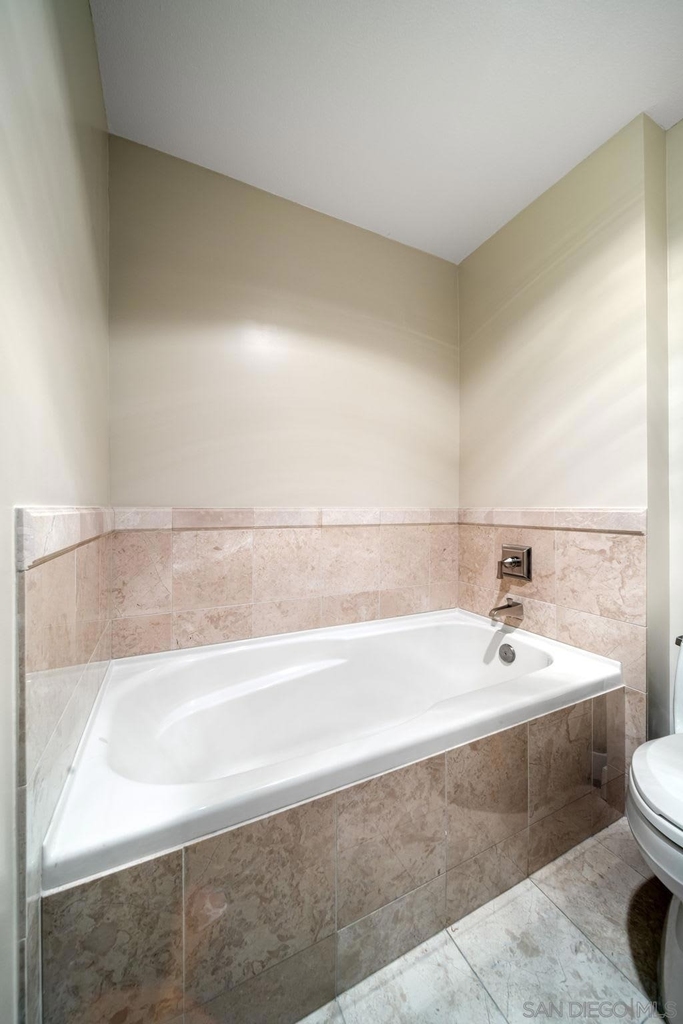 700 W E St - Photo 20