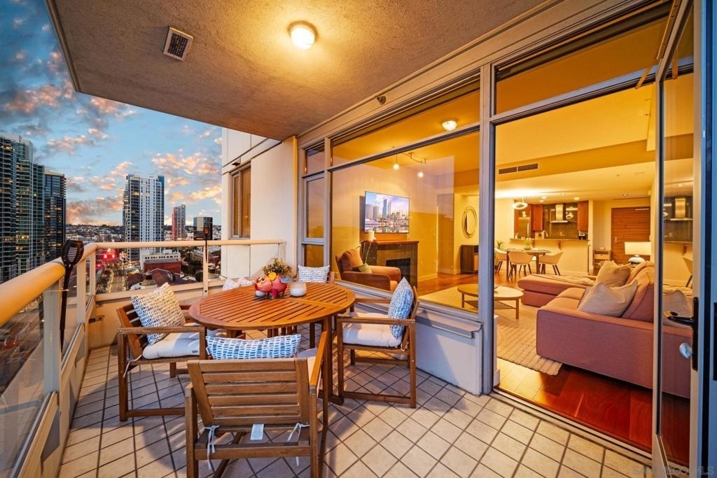 700 W E St - Photo 5