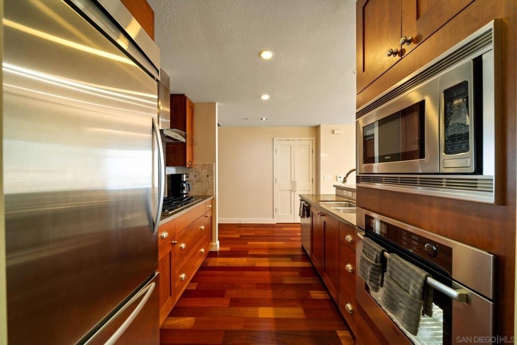700 W E St - Photo 11