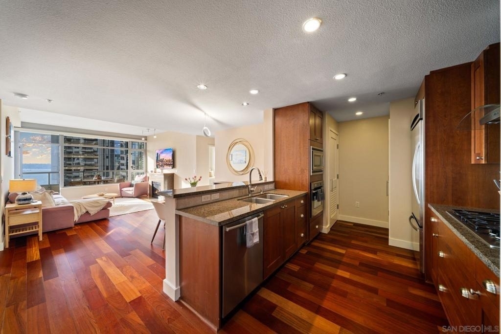 700 W E St - Photo 35