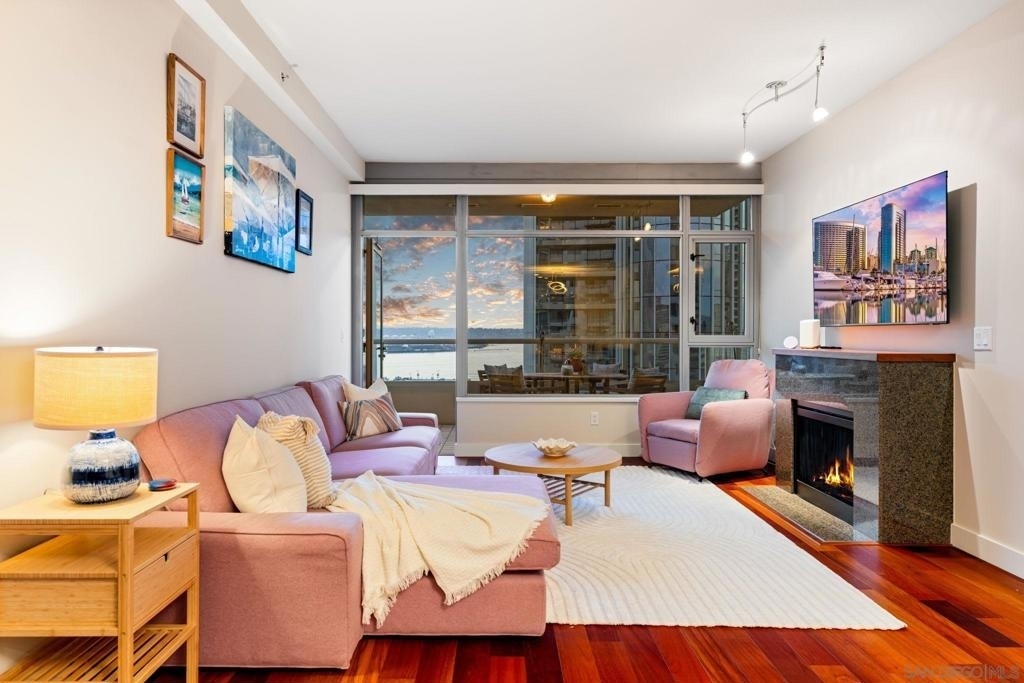 700 W E St - Photo 3