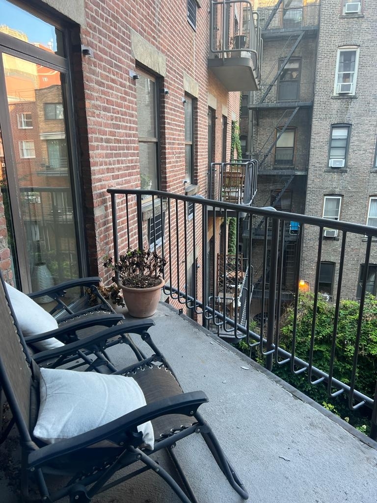 East 12th Street - Photo 8