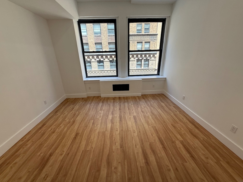 248 West 35th Street - Photo 4