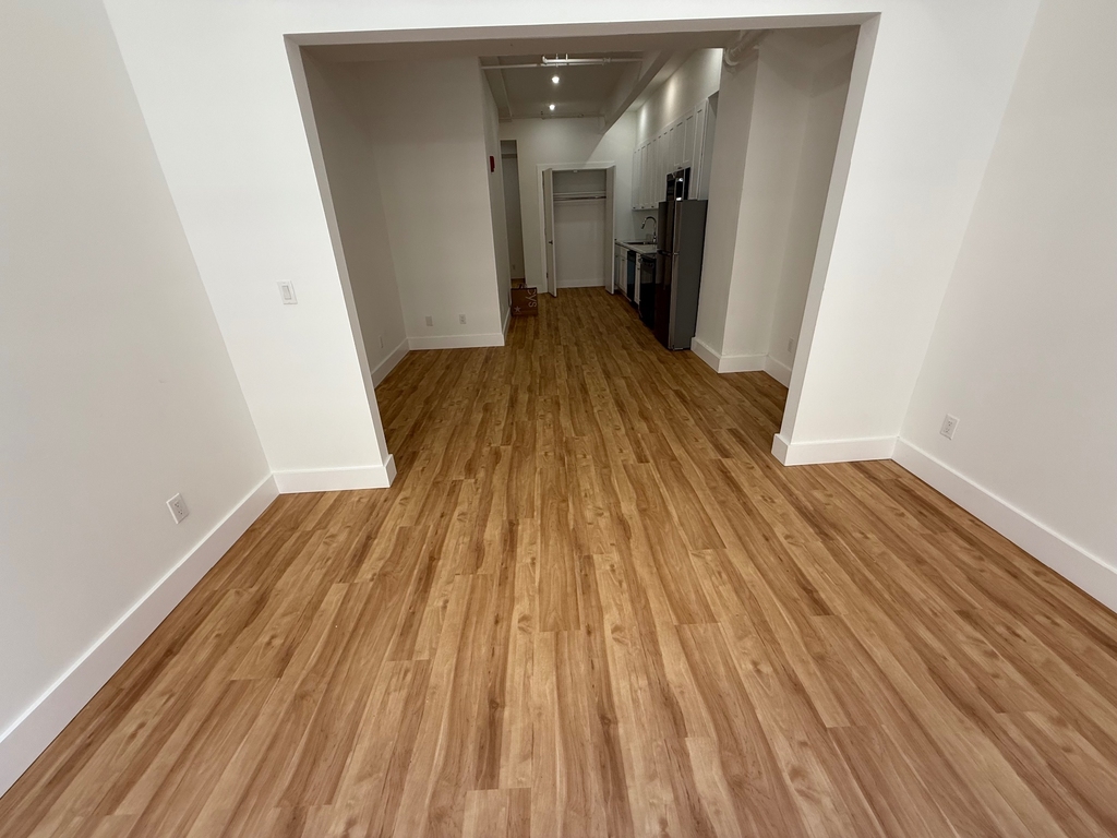 248 West 35th Street - Photo 6