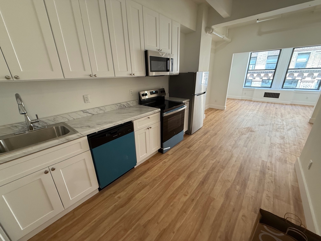 248 West 35th Street - Photo 2