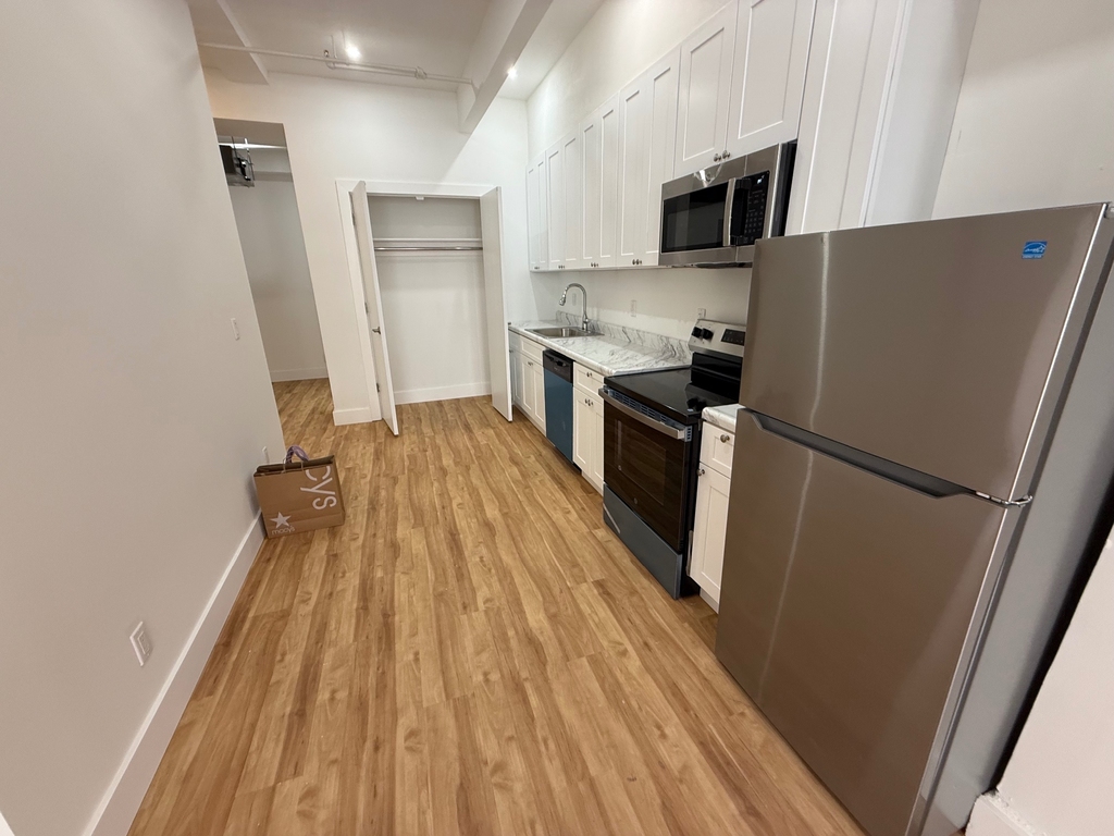 248 West 35th Street - Photo 7