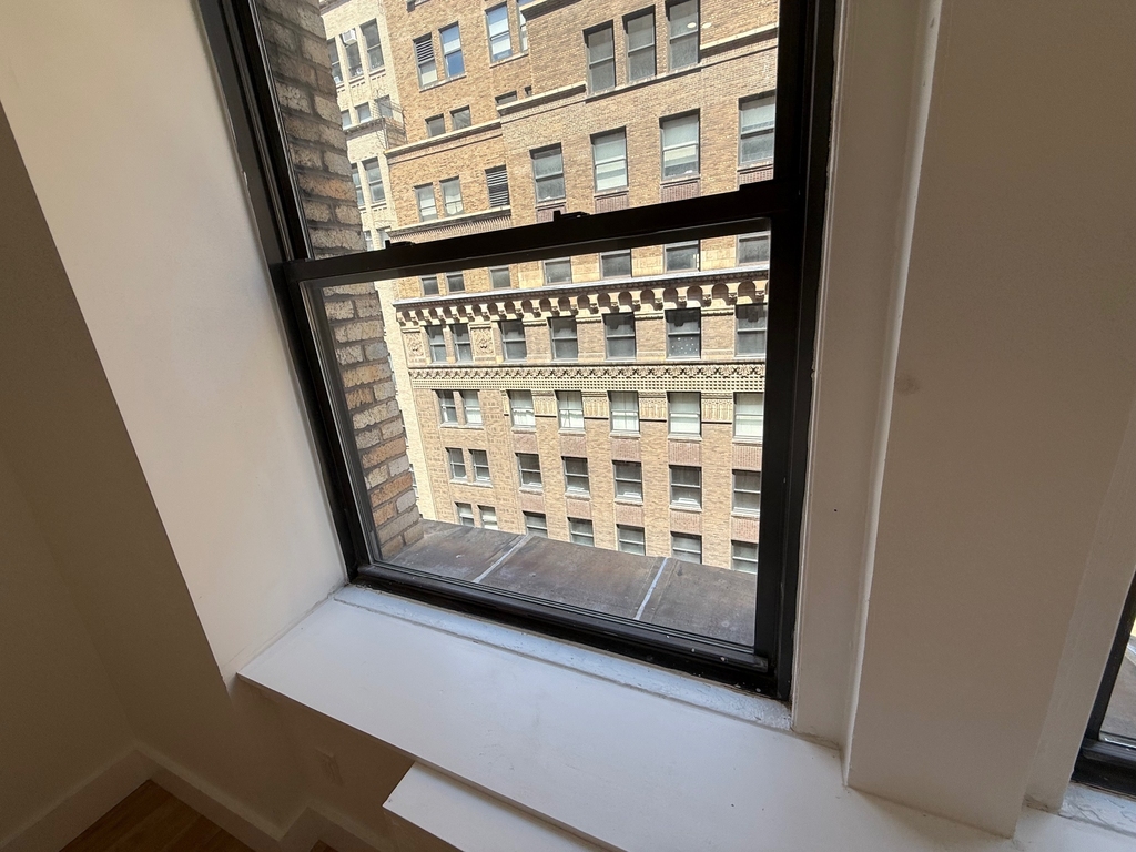 248 West 35th Street - Photo 5
