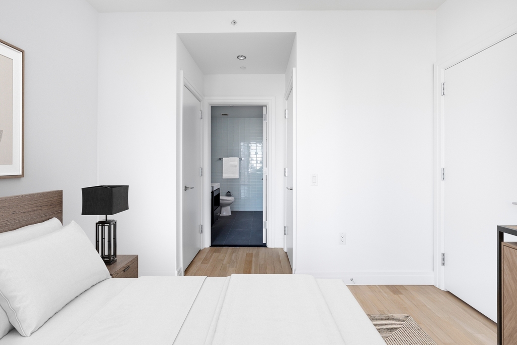 554 West 54th Street - Photo 5