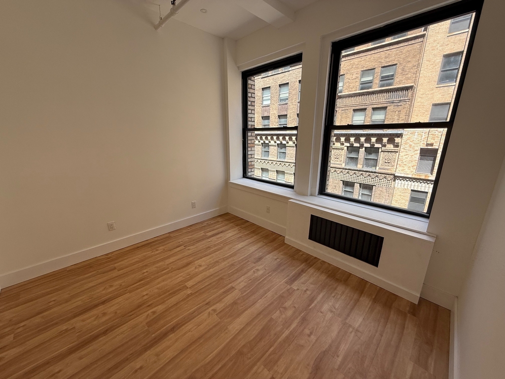 248 West 35th Street - Photo 3