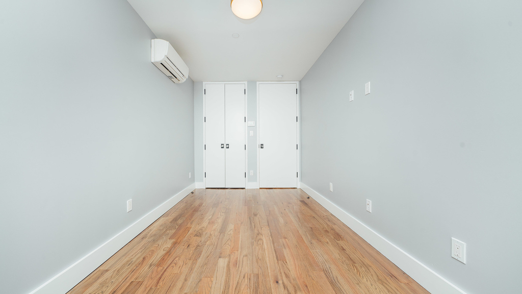 115 Stanwix St 11206 - Photo 4