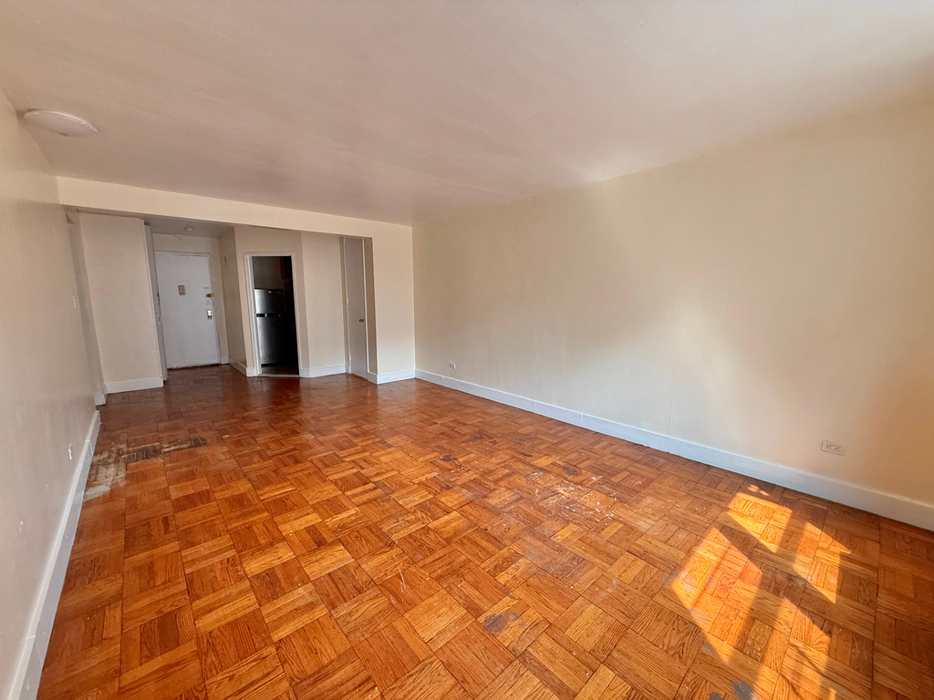 272 Clarkson Avenue - Photo 4