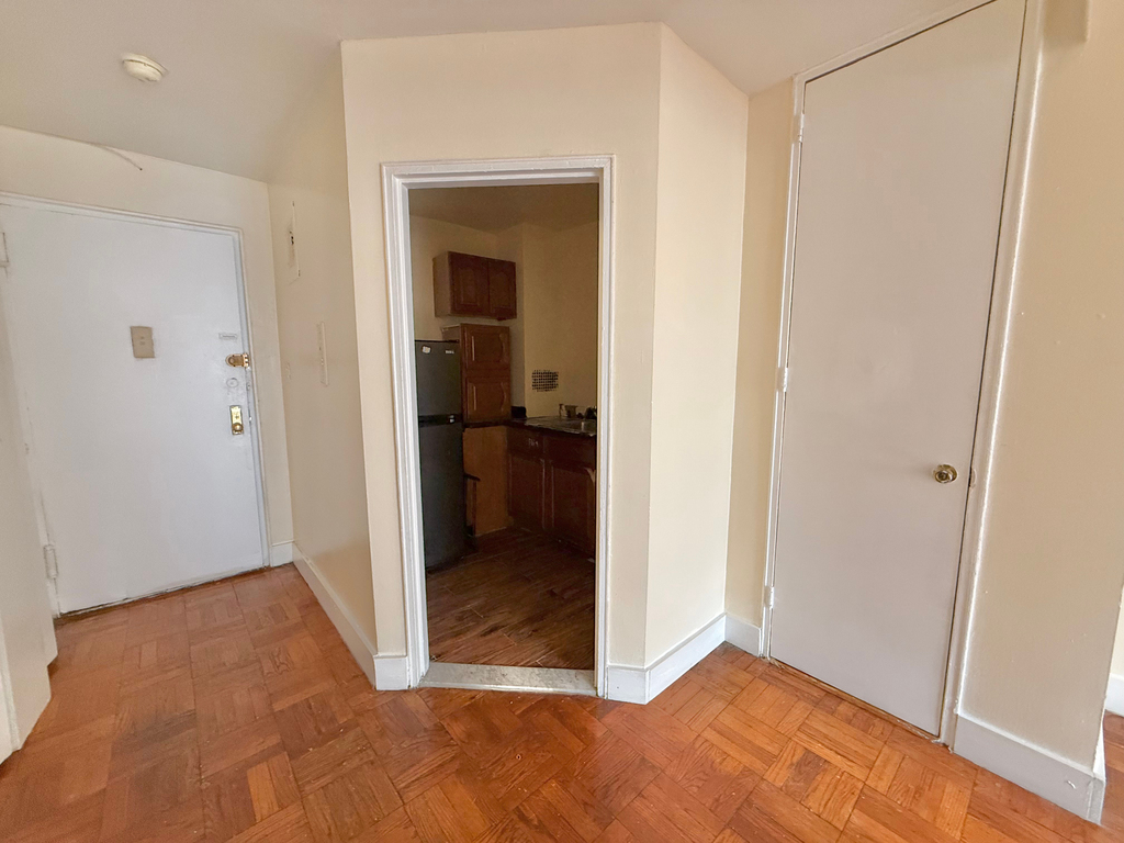 272 Clarkson Avenue - Photo 5