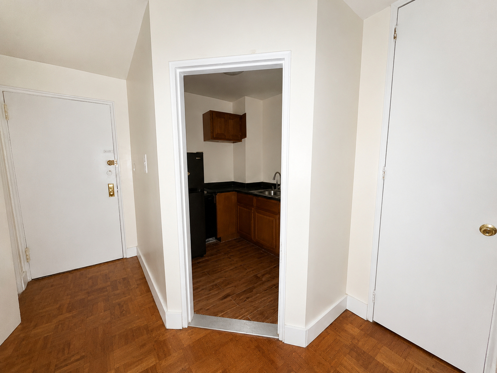 272 Clarkson Avenue - Photo 3
