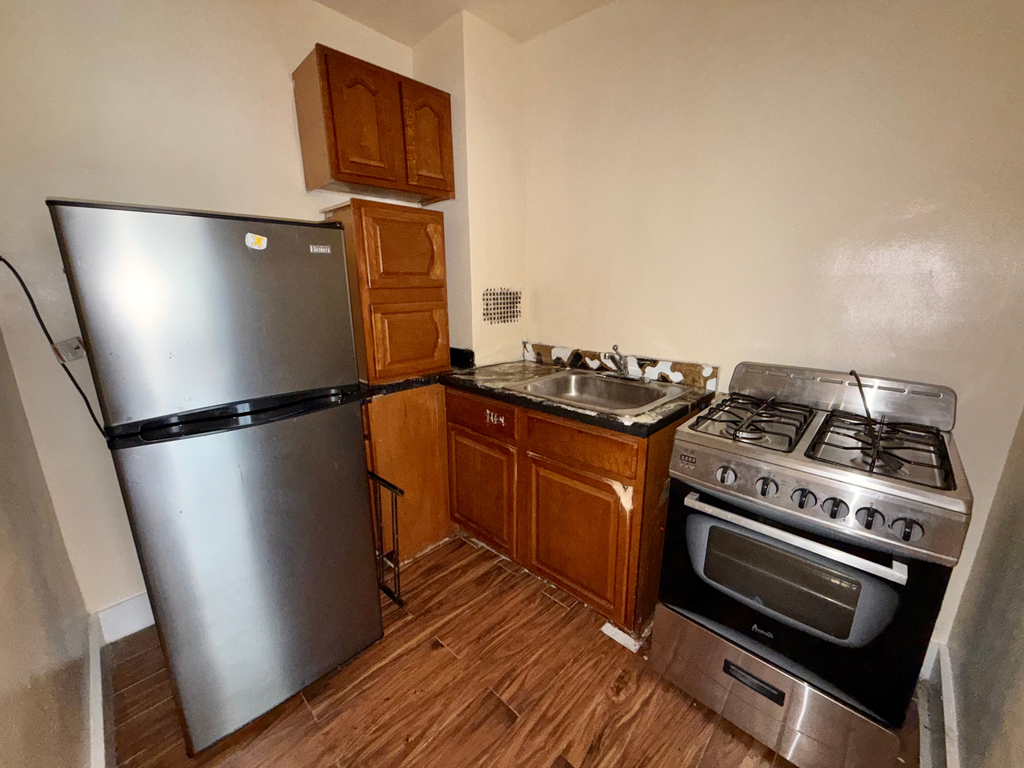 272 Clarkson Avenue - Photo 6