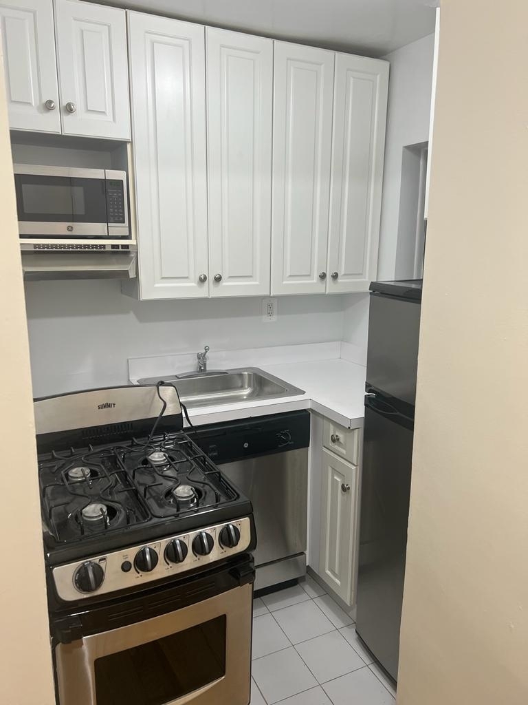 East 85th Street - Photo 0