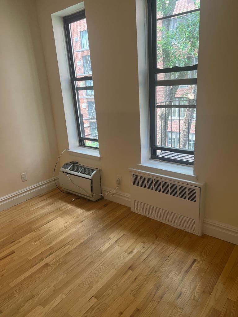 East 85th Street - Photo 5