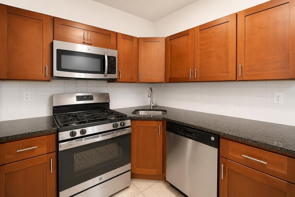 West 171 - Photo 4