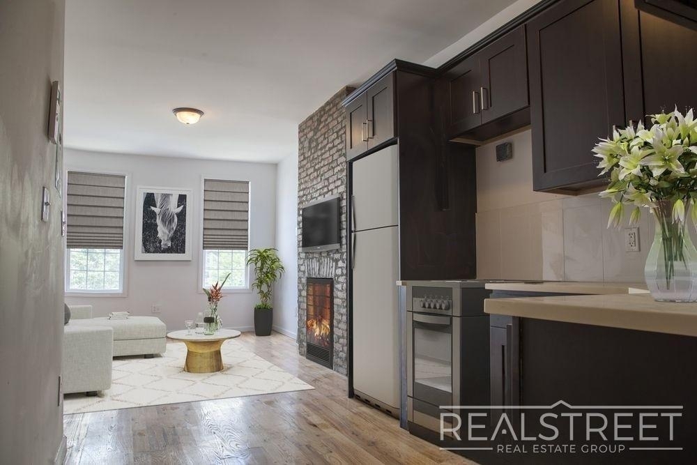 106 Moore Street - Photo 0