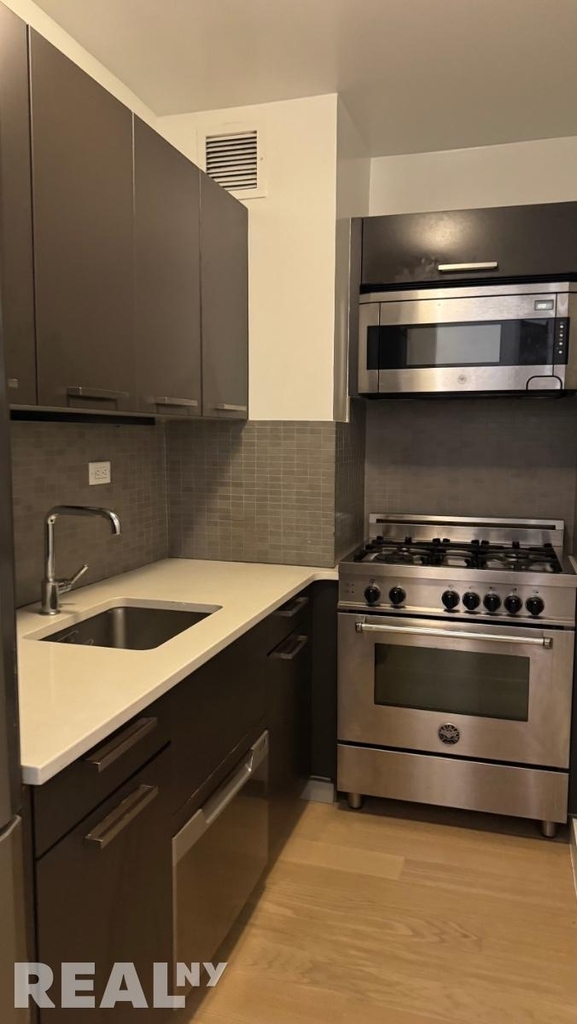 East 35th Street - Photo 4